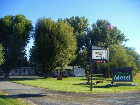 The Willows Motel Wilbur Exterior photo